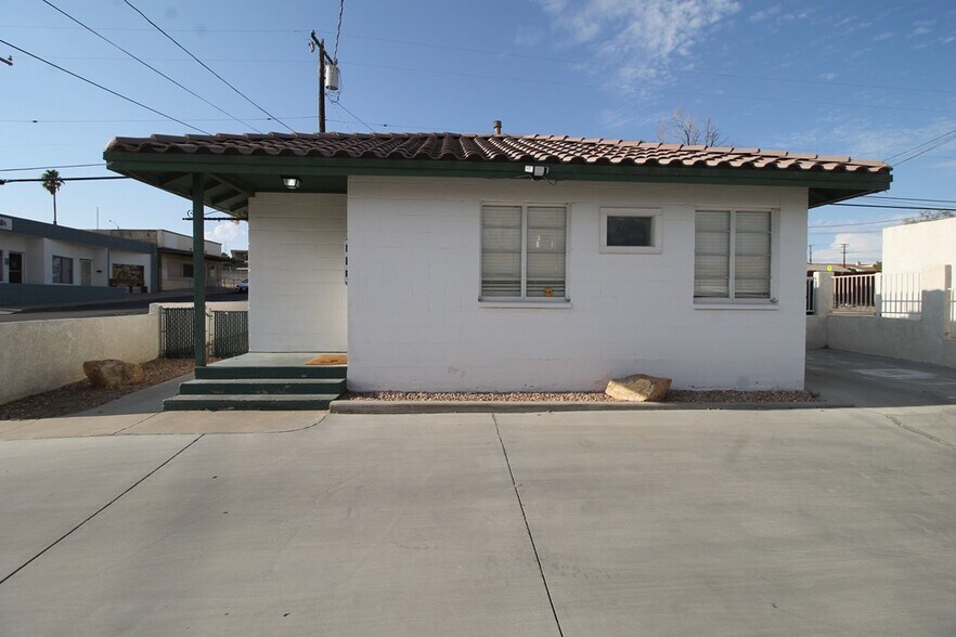 124 E Fredricks St, Barstow, CA à vendre - Photo du bâtiment - Image 2 de 2