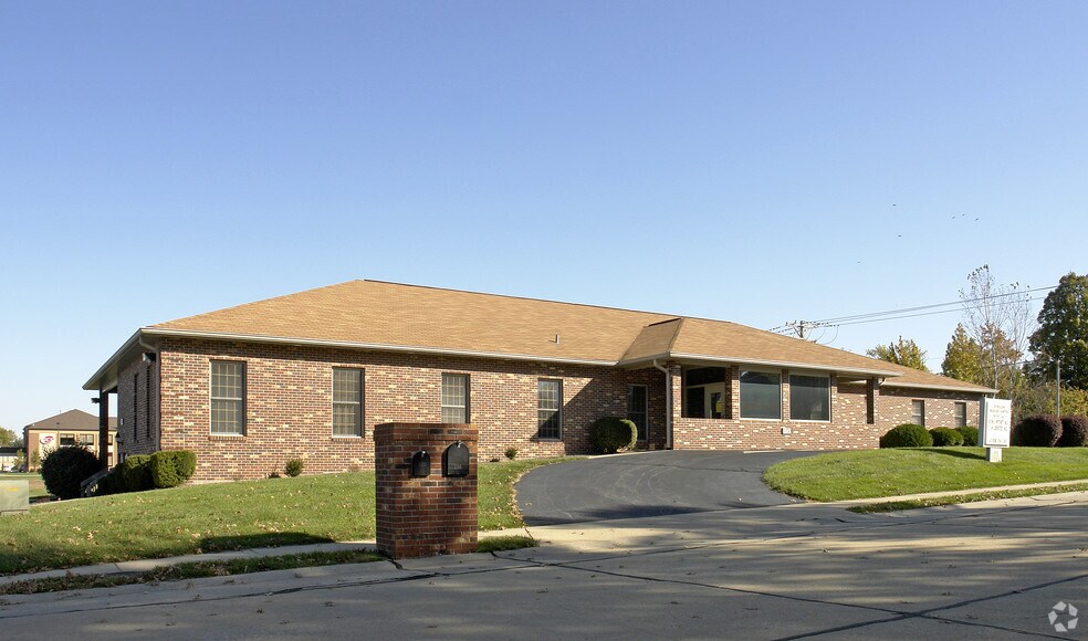 100 Springfield Ct, O'Fallon, IL à louer - Photo du bâtiment - Image 2 de 11