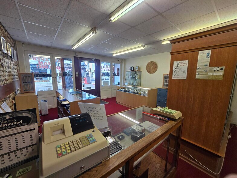 1 High Street, Bognor Regis for sale - Interior Photo - Image 2 of 4