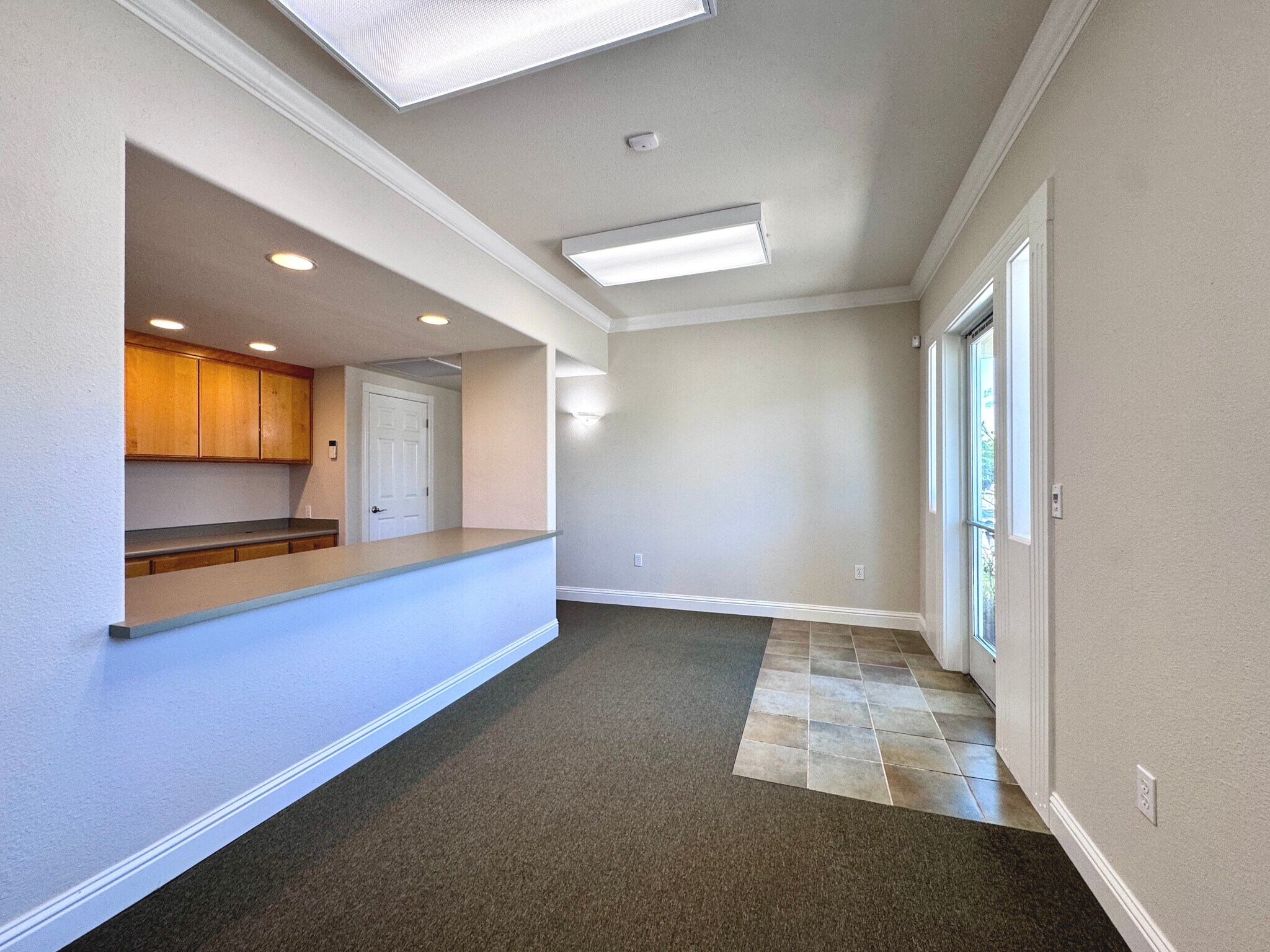 3570 Santa Rosa Way, Redding, CA for lease Interior Photo- Image 1 of 9