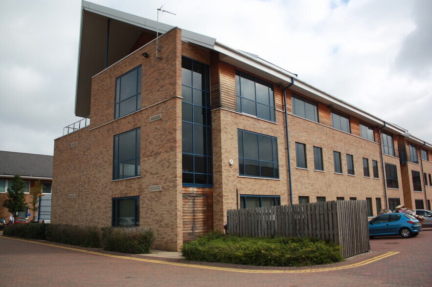 Opal Dr, Milton Keynes à louer - Photo du bâtiment - Image 3 de 11