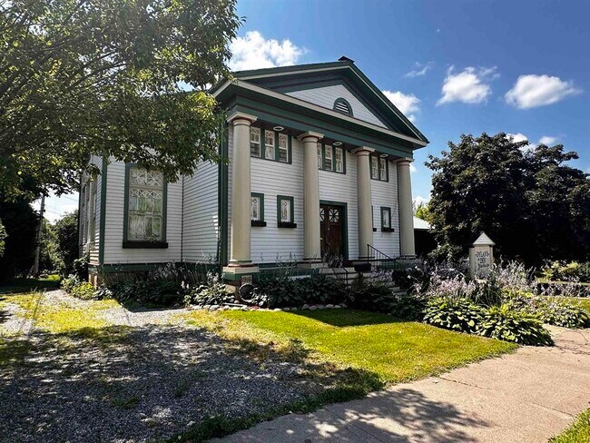 Plus de détails pour 132 E 4th St, Neillsville, WI - Commerce de détail à vendre