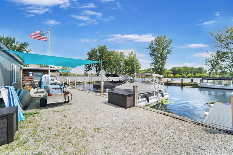 1000 Bauman St, Oshkosh, WI à vendre - Photo du bâtiment - Image 2 de 35