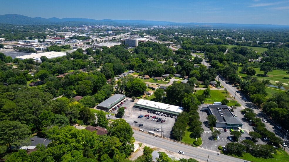 2501 Oakwood Ave NW, Huntsville, AL for lease - Building Photo - Image 2 of 10