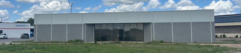 4413-4415 NW Cache Rd, Lawton, OK à louer - Photo du bâtiment - Image 3 de 5
