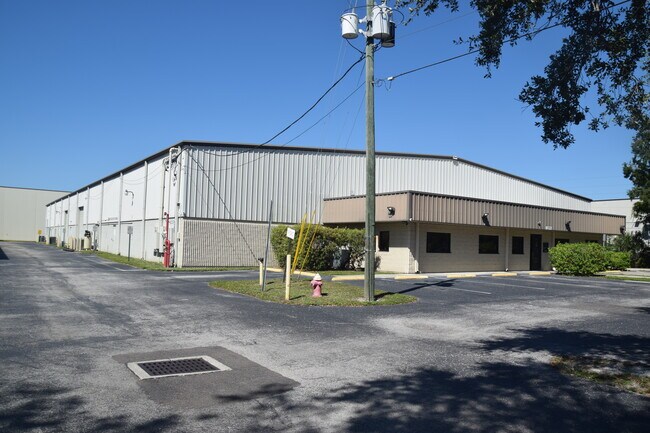 Plus de détails pour 13770 Automobile Blvd, Clearwater, FL - Industriel à louer