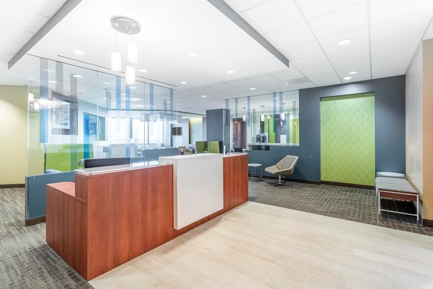 6 Centerpointe Dr, La Palma, CA à louer - Photo intérieure - Image 2 de 4