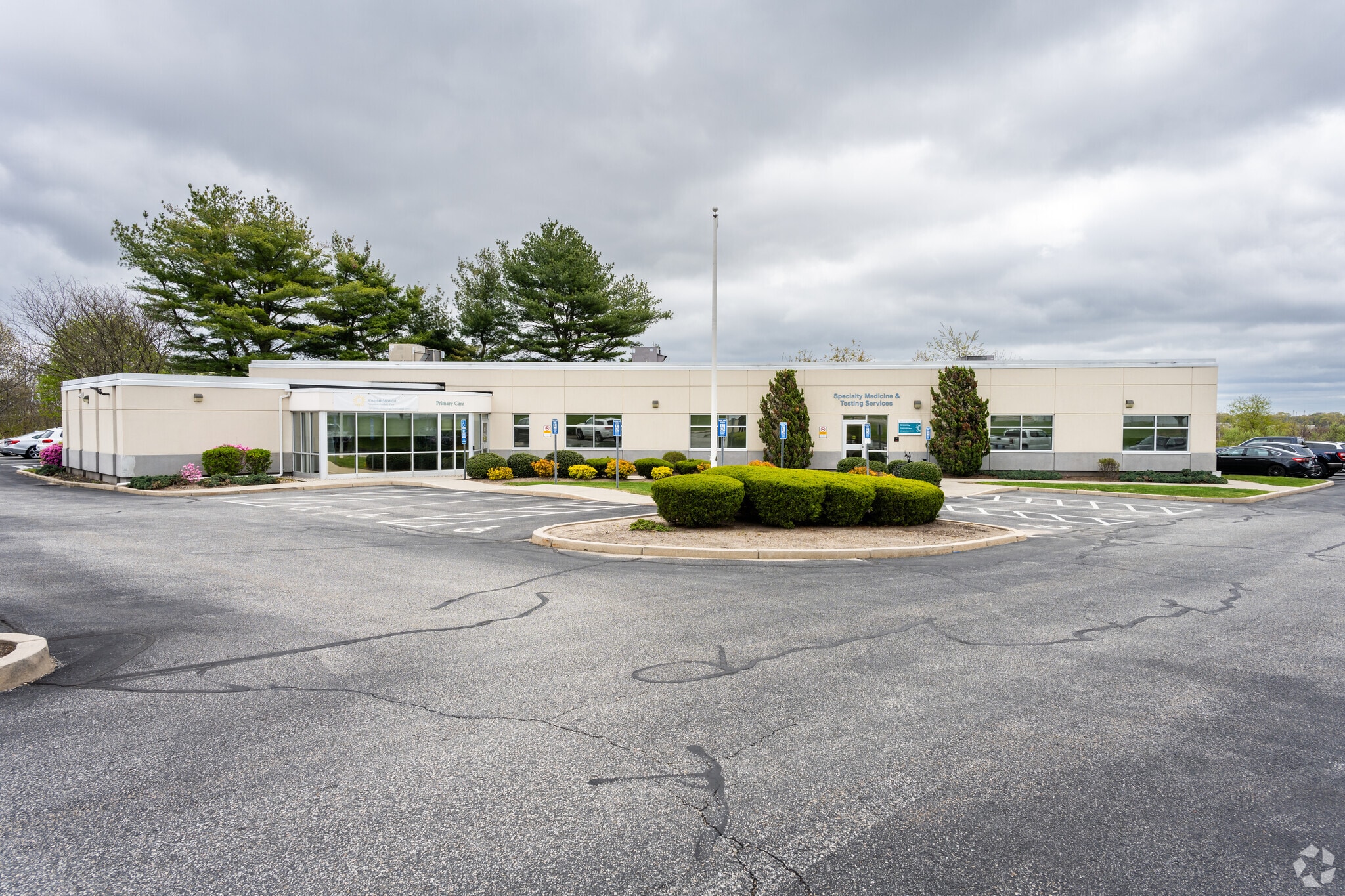 1500 Pontiac Ave, Cranston, RI à vendre Photo principale- Image 1 de 13