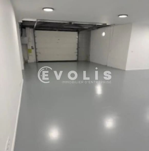 Office in Villeneuve-la-Garenne for lease - Interior Photo - Image 2 of 4