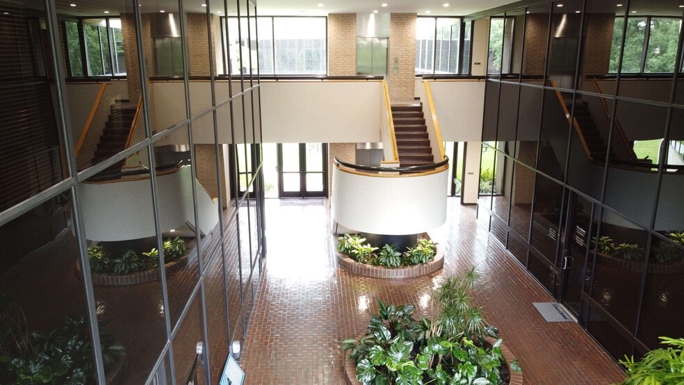 800 Rockmead Dr, Kingwood, TX for lease - Interior Photo - Image 3 of 7