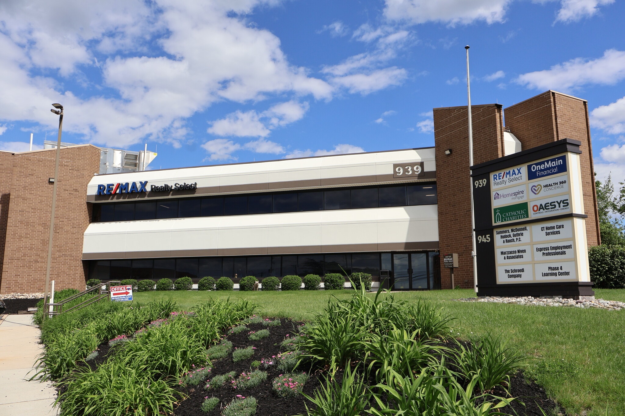 939 E Park Dr, Harrisburg, PA for lease Building Photo- Image 1 of 7