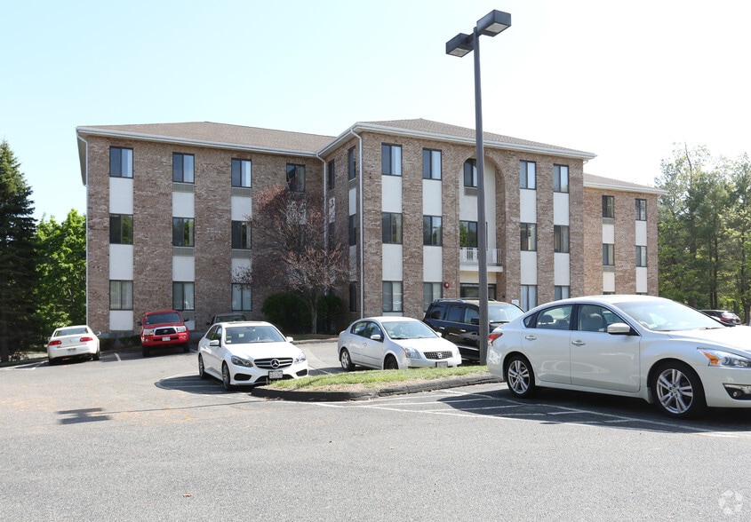 221 Boston Post Rd E, Marlborough, MA for lease - Building Photo - Image 2 of 32