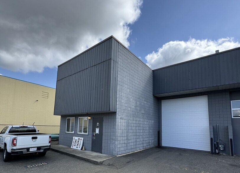 33733 King Rd, Abbotsford, BC à louer - Photo du bâtiment - Image 2 de 7
