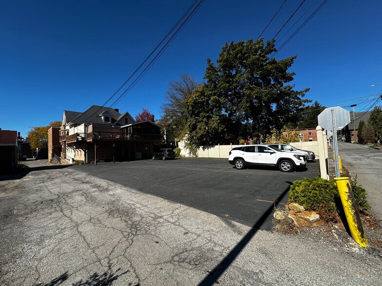 357 N Main St, Butler, PA à louer - Photo du bâtiment - Image 2 de 8