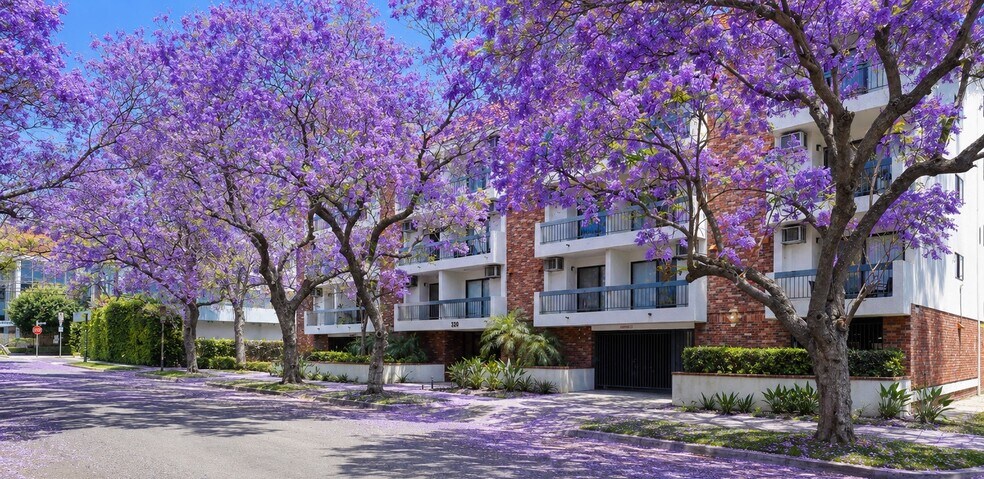 320 S Arnaz Dr, Los Angeles, CA à vendre - Photo du bâtiment - Image 1 de 12