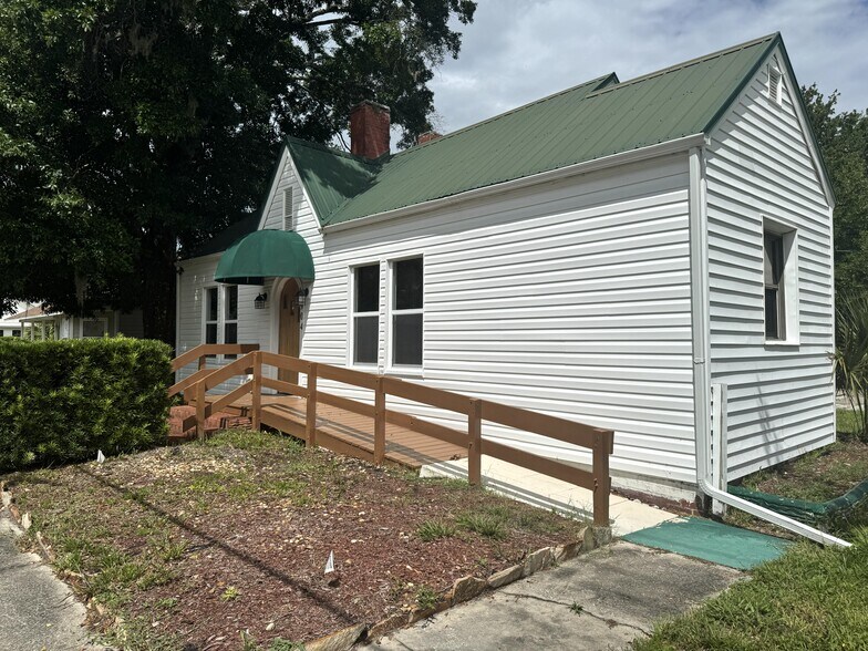 904 E Moody Blvd, Bunnell, FL à louer - Photo du bâtiment - Image 2 de 31