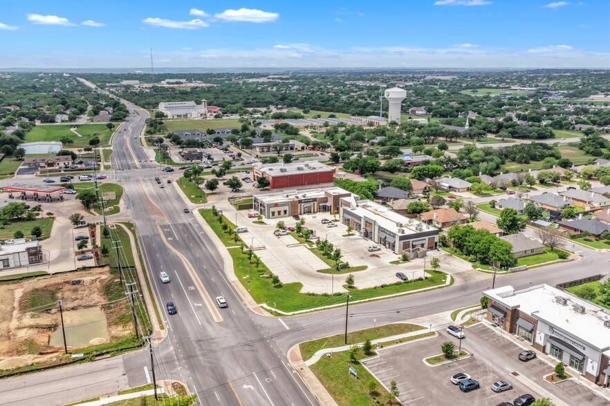 821 W New Hope Dr, Cedar Park, TX for lease - Building Photo - Image 2 of 16