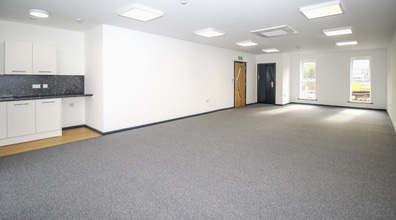 14 Towchester Dr, Castleford for lease Interior Photo- Image 2 of 3