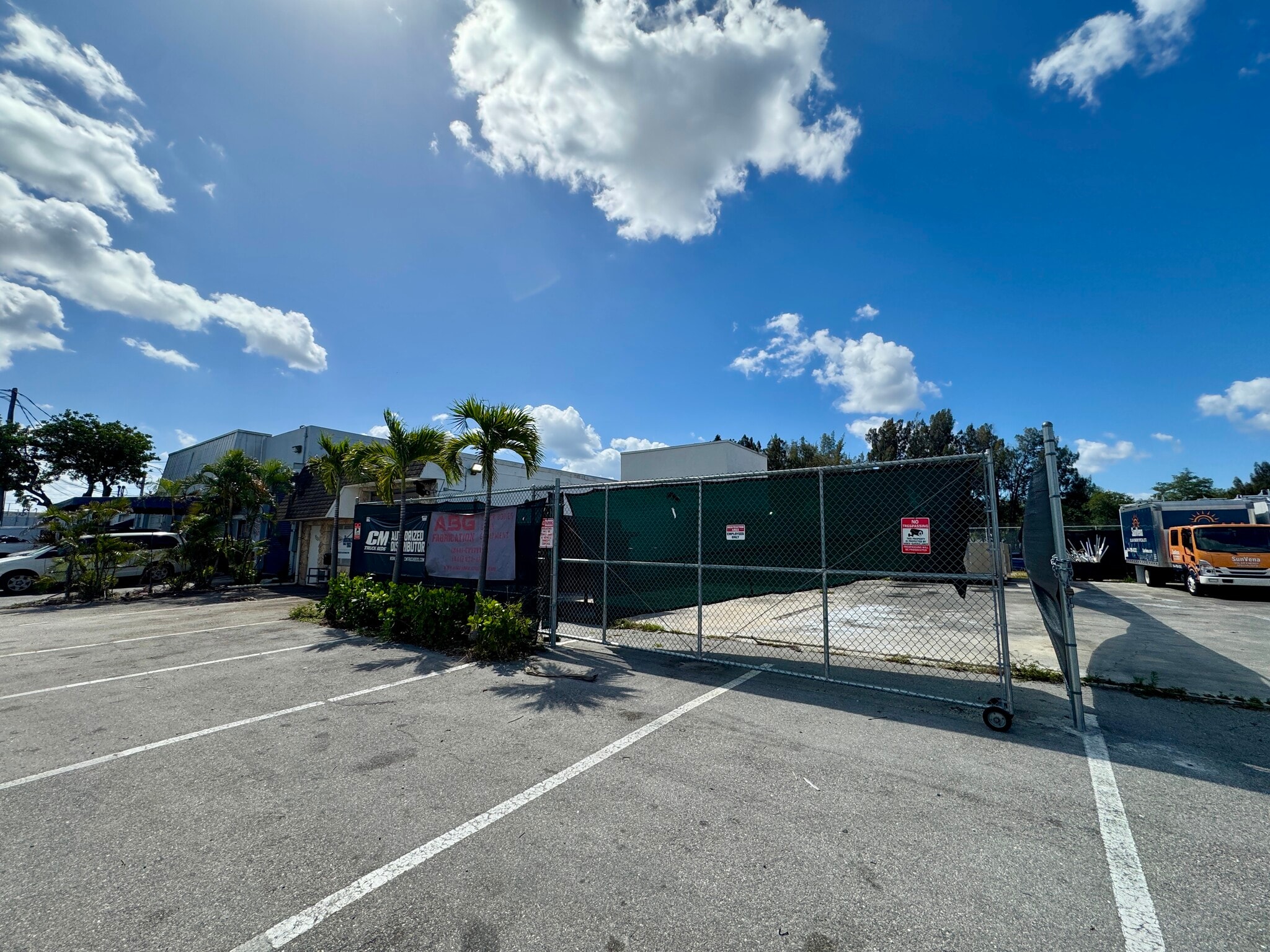 988 NW 51st Pl, Fort Lauderdale, FL for lease Primary Photo- Image 1 of 7