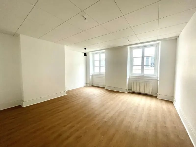 Office in Lyon for lease Interior Photo- Image 1 of 6