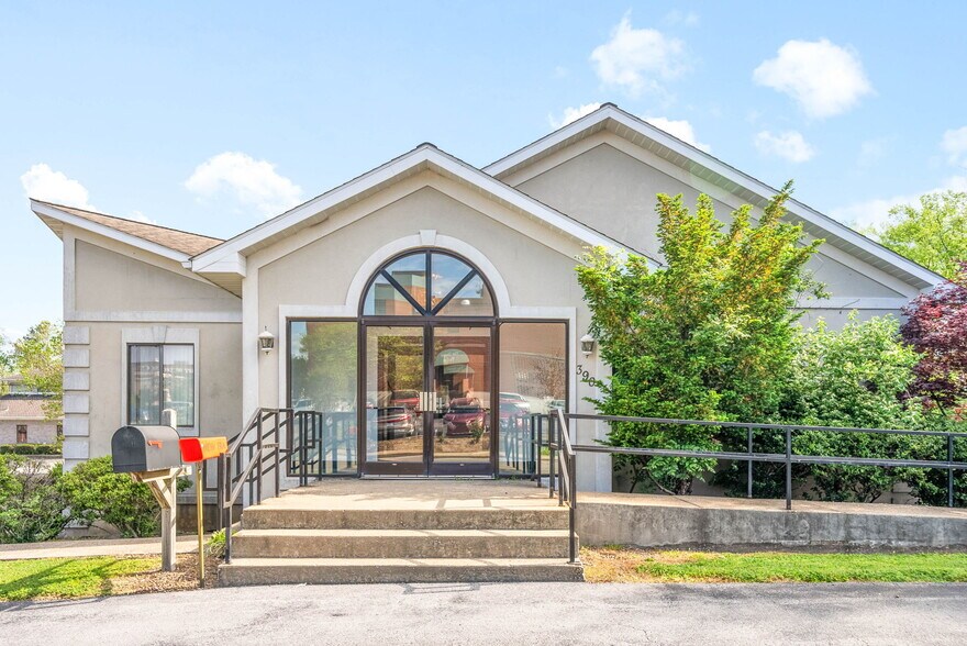 390 W 17th St, Hopkinsville, KY à vendre - Photo principale - Image 1 de 37