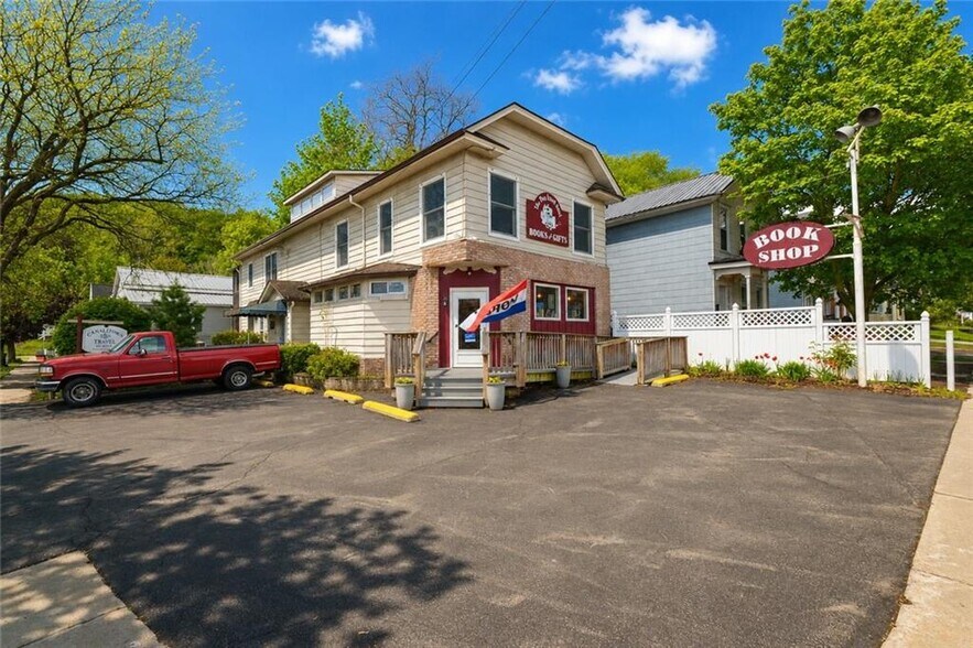 450 E Main St, Palmyra, NY à vendre - Photo du bâtiment - Image 2 de 29