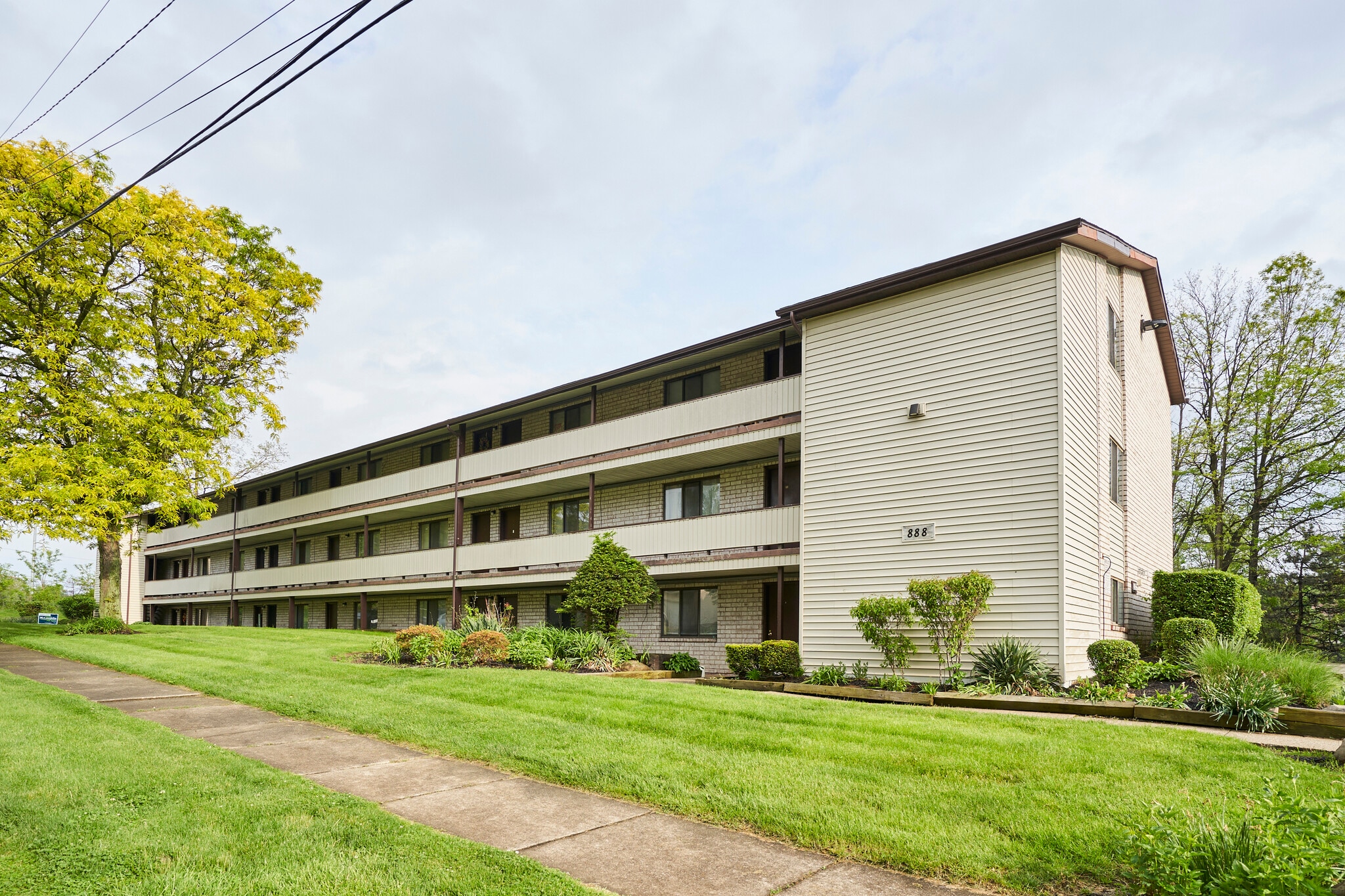 888 Rosamond Ave, Akron, OH for sale Building Photo- Image 1 of 14