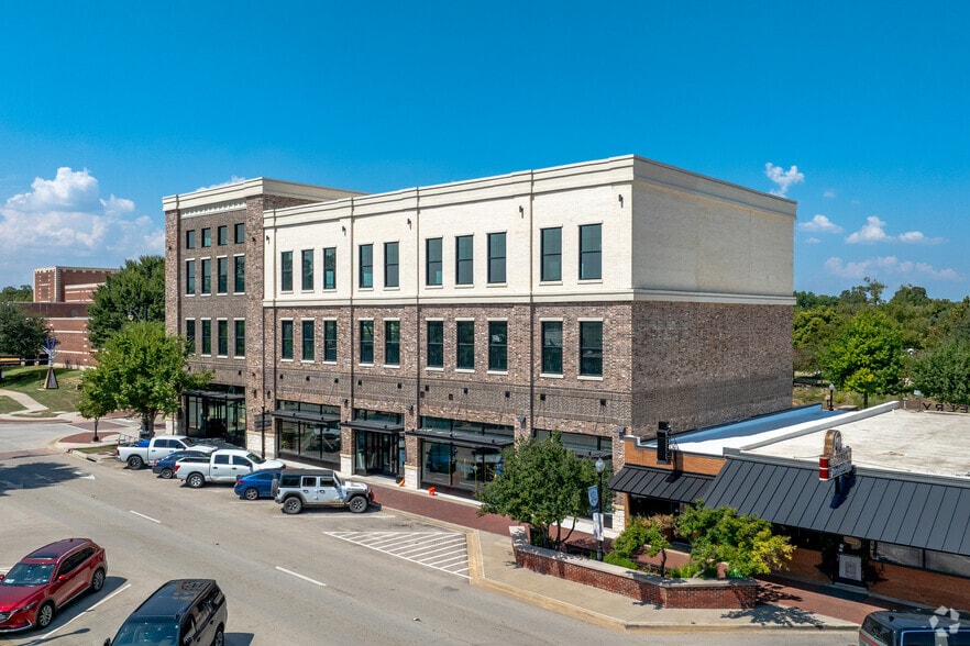 191 W Main St, Lewisville, TX for lease - Building Photo - Image 2 of 5