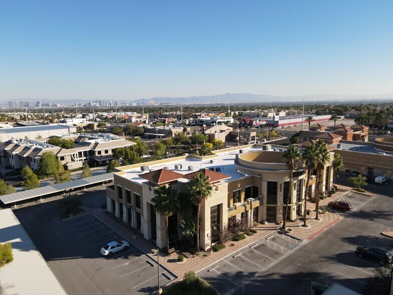 8330 W Sahara Ave, Las Vegas, NV à louer - Photo du bâtiment - Image 3 de 21