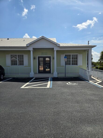 5471 Lee St, Lehigh Acres, FL for lease - Building Photo - Image 2 of 7