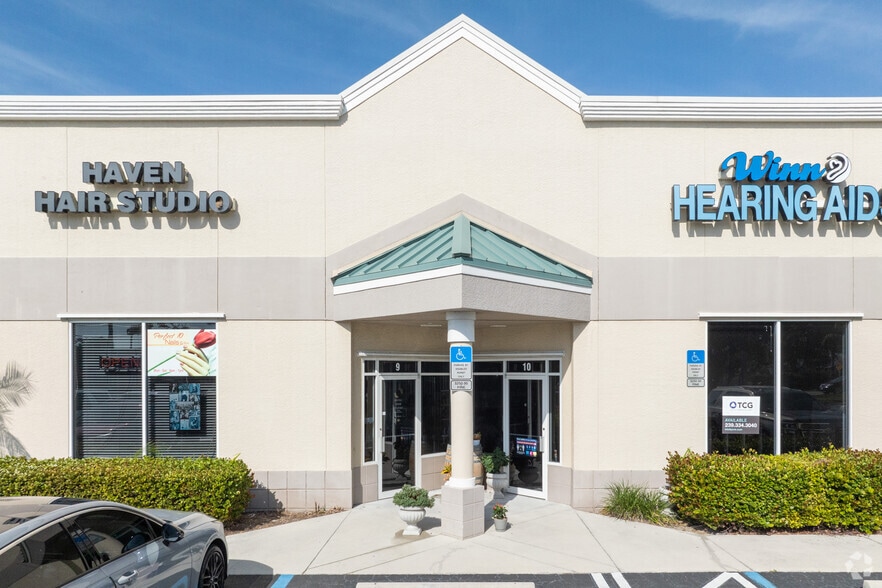 16120 San Carlos Blvd, Fort Myers, FL for lease - Building Photo - Image 3 of 9