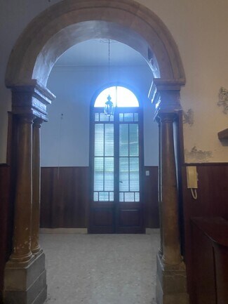 Plus de détails pour Multi-résidentiel à vendre