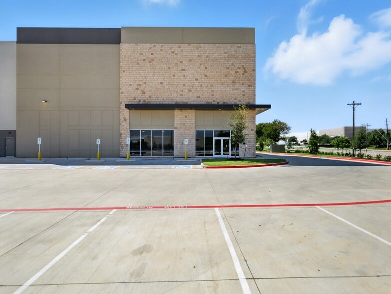 600 Gerault Rd, Flower Mound, TX à vendre - Photo du bâtiment - Image 2 de 15