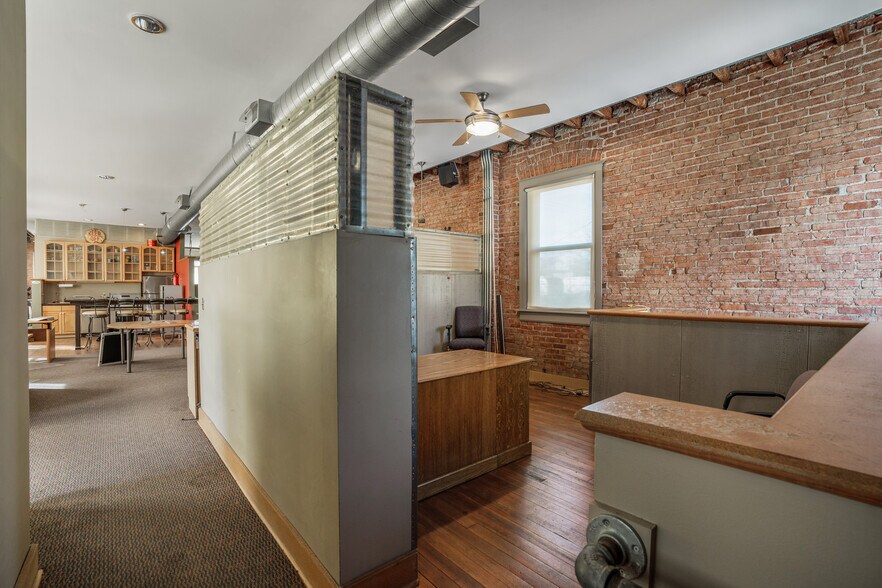 2510 E 85th St, Kansas City, MO à vendre - Photo du bâtiment - Image 3 de 36