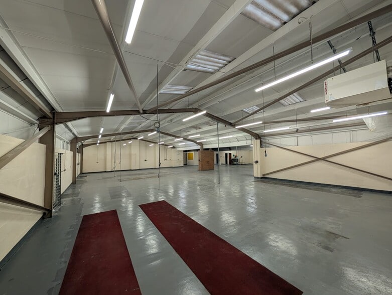 1 Seafield Rd, Kirkcaldy for lease - Interior Photo - Image 2 of 8