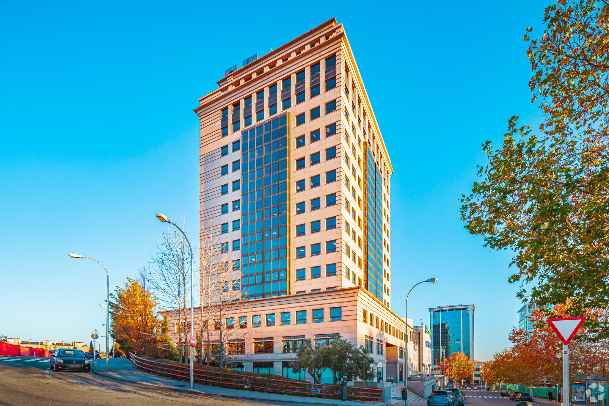 Calle del Ombú, 3, Madrid, Madrid for lease Building Photo- Image 1 of 18