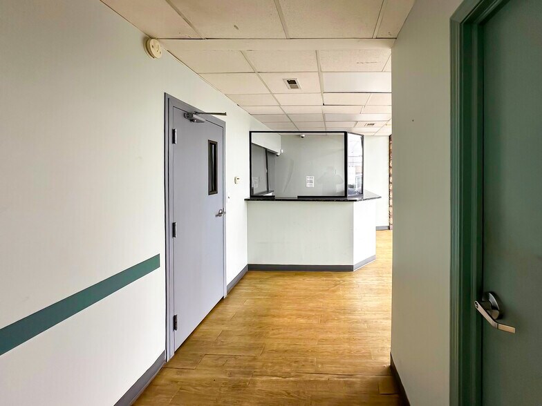 6338 S Pulaski Rd, Chicago, IL à louer - Photo du bâtiment - Image 3 de 20