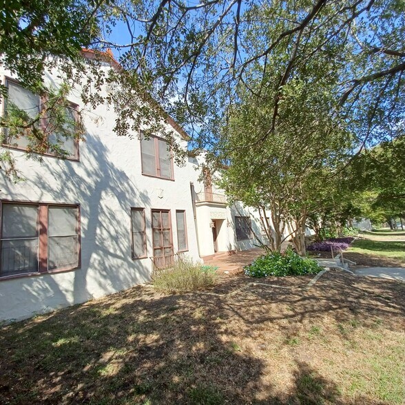 219 W Magnolia Ave, San Antonio, TX à vendre - Photo du bâtiment - Image 3 de 41