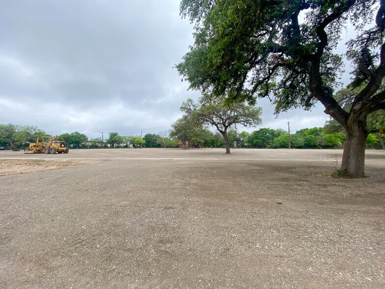 7540 Bandera rd, San Antonio, TX à louer - Photo du bâtiment - Image 2 de 10