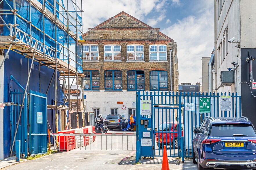 99-109 Lavender Hl, Londres à louer - Photo du bâtiment - Image 2 de 16