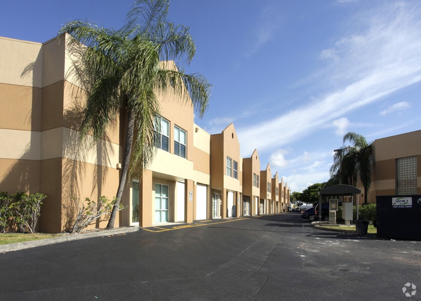 20101-20161 NE 16th Pl, Miami, FL for lease - Building Photo - Image 2 of 4