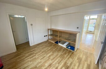 96 Clarence Rd, Leighton Buzzard for lease Interior Photo- Image 2 of 5