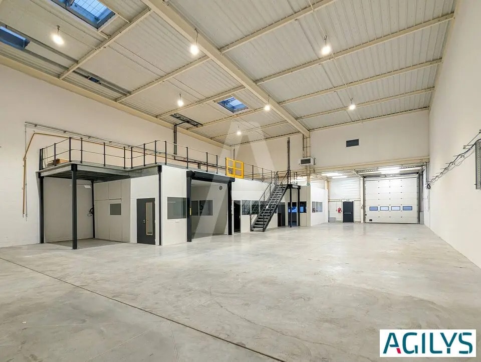 Flex in  for lease Building Photo- Image 1 of 14