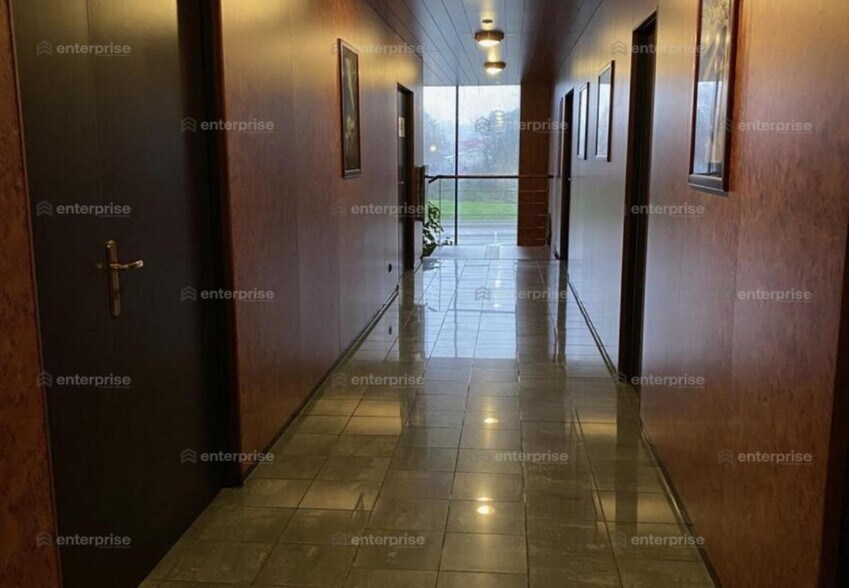 Office in Le Havre for lease - Interior Photo - Image 2 of 5