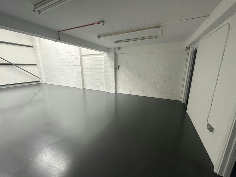 Southern Rd, Aylesbury à louer - Photo du bâtiment - Image 2 de 4