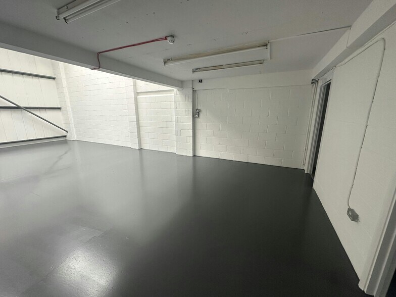 Southern Rd, Aylesbury à louer - Photo du bâtiment - Image 3 de 6