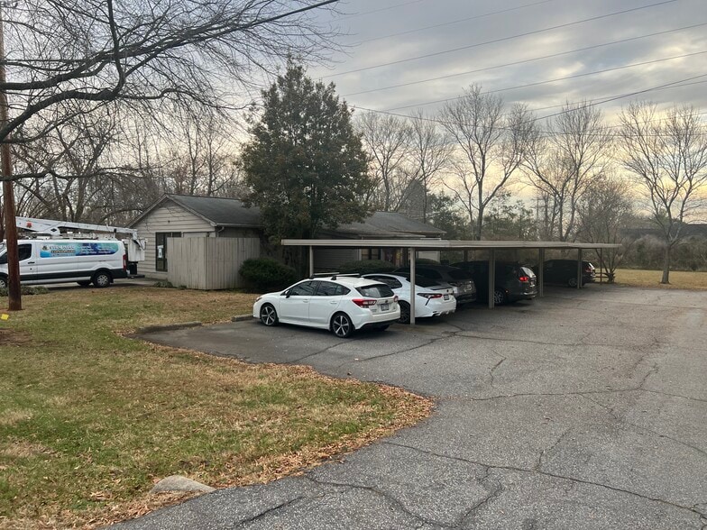 2211 Eastchester Dr, High Point, NC for sale - Building Photo - Image 3 of 9