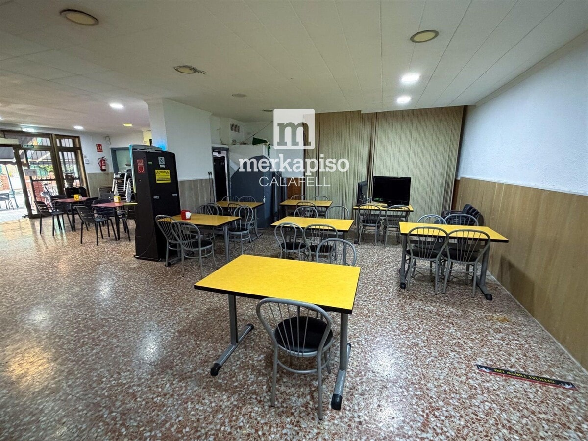 Cunit, TAR 43881 - - - Interior Photo - Image 2 of 15