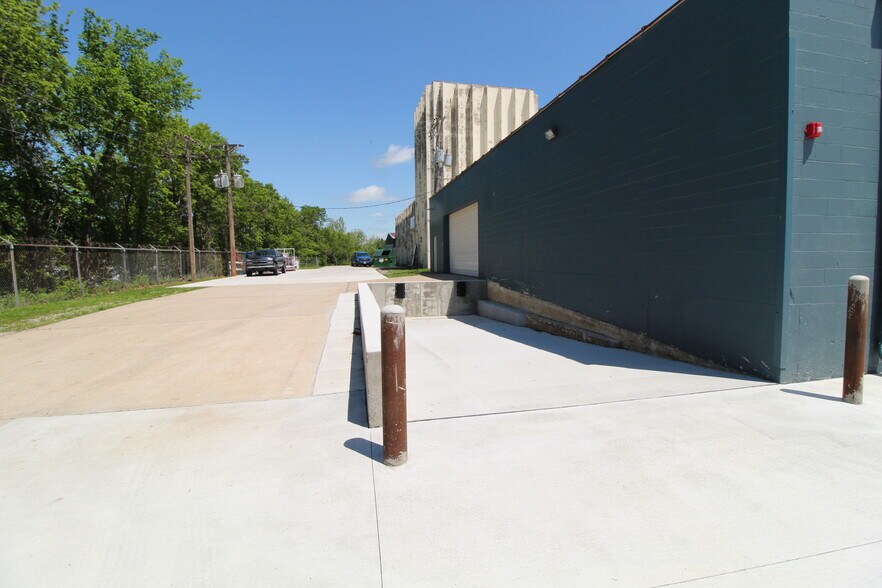 9700 E 56th St, Raytown, MO à louer - Photo du bâtiment - Image 2 de 12