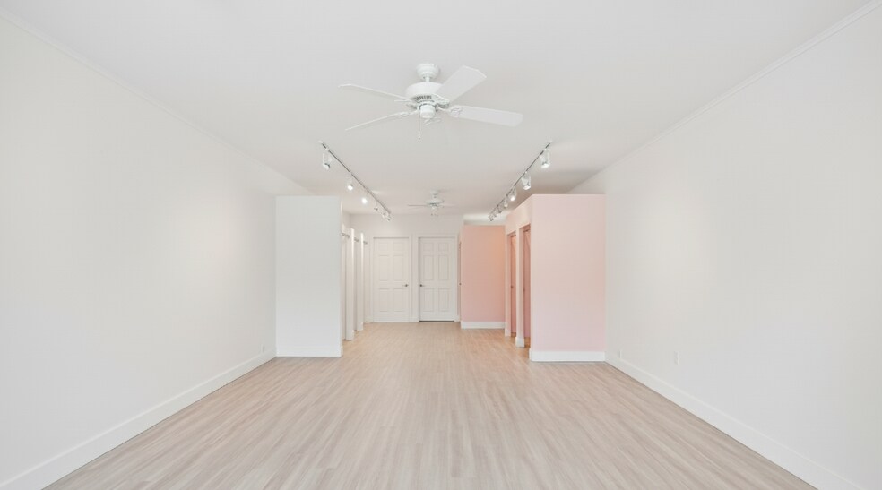32 Park Pl, East Hampton, NY à louer - Photo du bâtiment - Image 3 de 5
